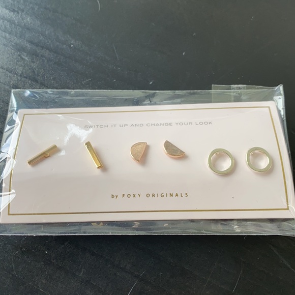 New in package, Foxy originals studs. - Picture 2 of 3